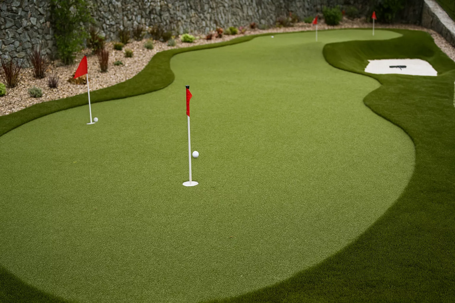 Putting green features and accessories
